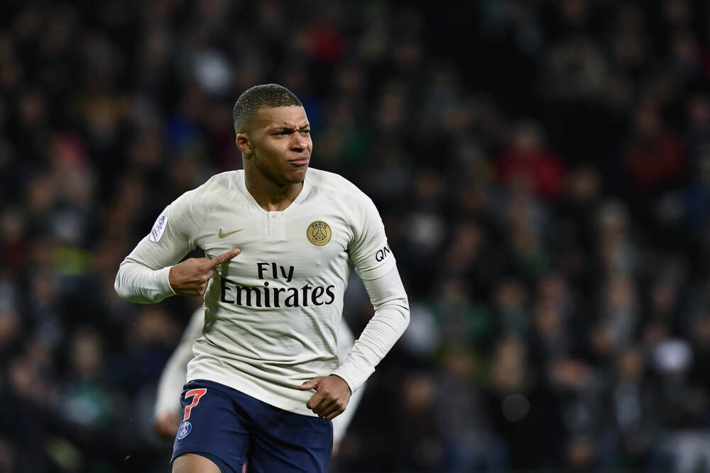 打破僵局！弗林蓬边路突破后传中助攻，赫拉芬贝赫破门致敬若塔